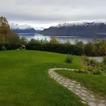 Solbakken 27 * Lyngseidet