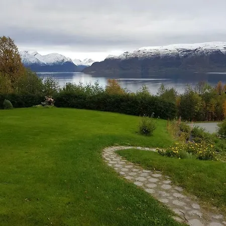 Solbakken 27 * Lyngseidet